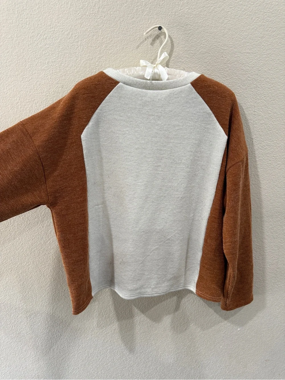 Very J Two-Tone Raglan Sweater - Cream & Brown